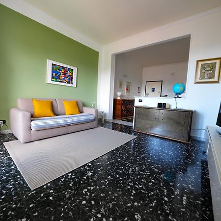 Appartamento Con Parcheggio Vicino Alla Stazione E Centro La Spezia Bagian luar foto